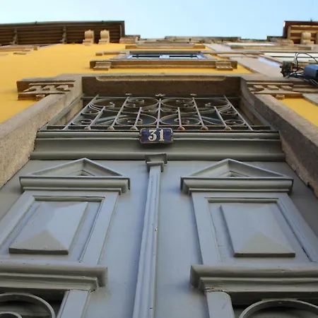 By Doors Πόρτο