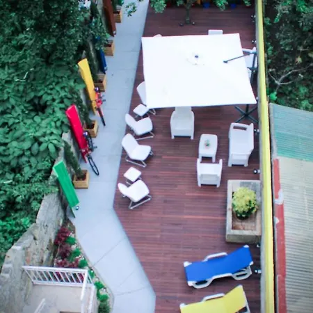By Doors Hostel
