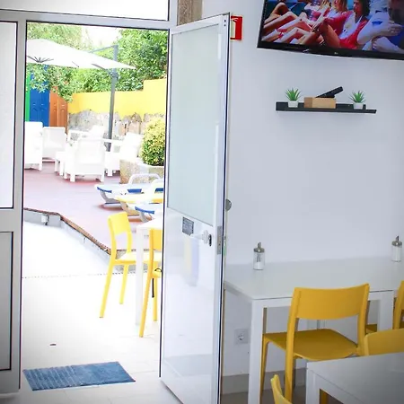 By Doors Hostel Πόρτο