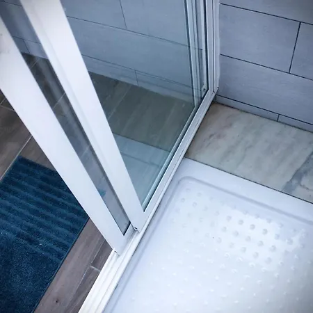 By Doors * Πόρτο
