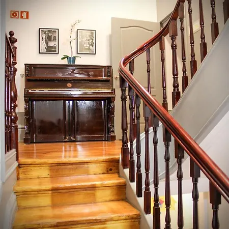By Doors Hostel Πόρτο